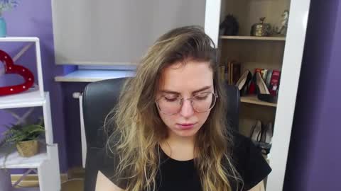 Z O E Y online show from 01.16.25