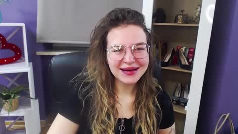 Z O E Y online show from 01.20.25