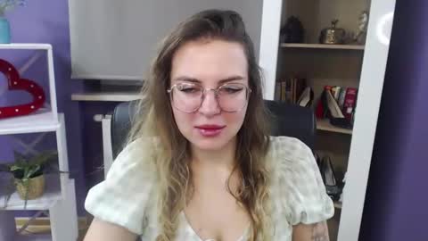 Z O E Y online show from 01.23.25