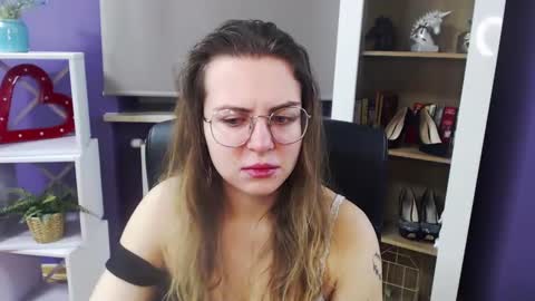 Z O E Y online show from 02.13.25