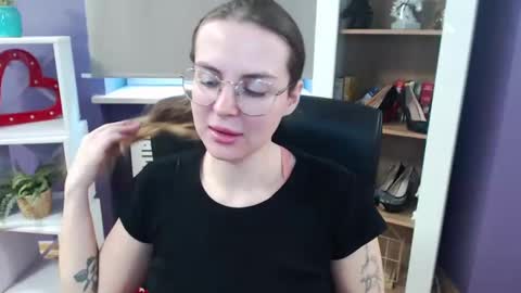 Z O E Y online show from 02.24.25