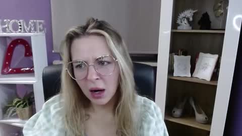 Z O E Y online show from 11.27.25