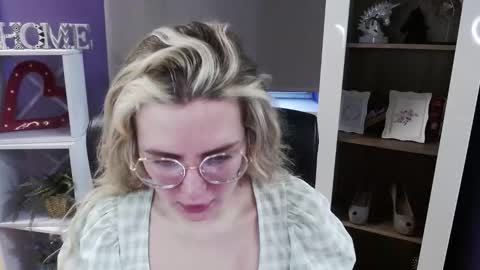 Z O E Y online show from 03.11.26