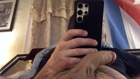 Snapshot of blazinawin chatting on 03.10.25 FreshCut online show from 03.10.25