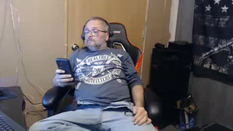 Snapshot of blazingslow chatting on 04.12.26 blazingslow online show from 04.12.26