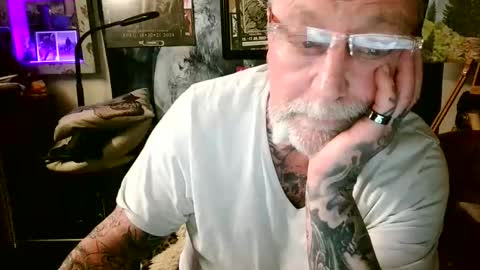 Snapshot of blindsurfer780299 chatting on 03.15.26 blindsurfer780299 online show from 03.15.26