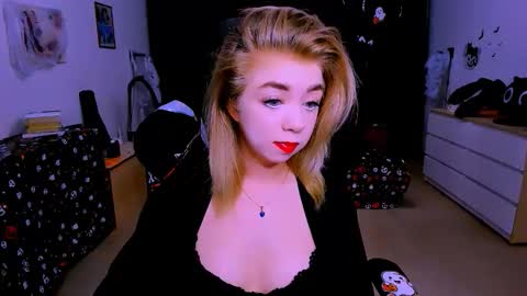 Nicole online show from 11.08.25