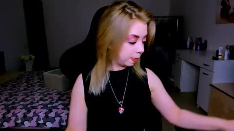 Snapshot of blinkofeyess chatting on 06.01.26 Nicole online show from 06.01.26