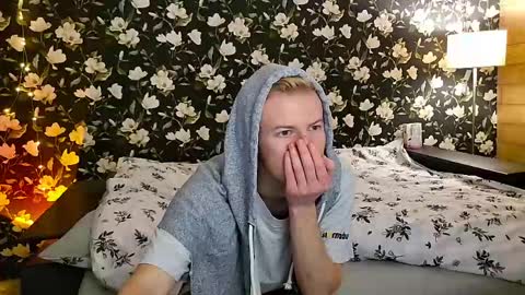 Snapshot of blond_boy69 chatting on 04.28.26 blond_boy69 online show from 04.28.26