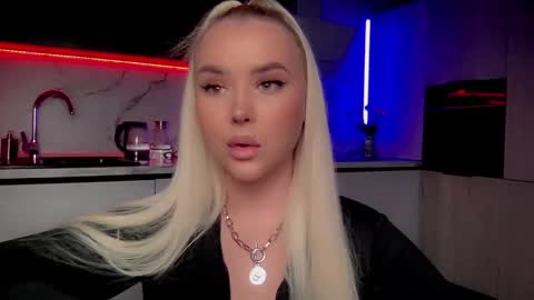 Snapshot of blond_diamond chatting on 12.24.24 Lana online show from 12.24.24