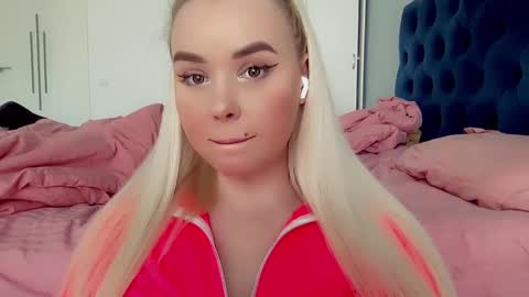Snapshot of blond_diamond chatting on 01.11.25 Lana online show from 01.11.25