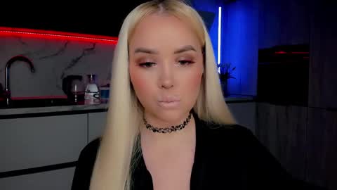 Snapshot of blond_diamond chatting on 01.15.25 Lana online show from 01.15.25