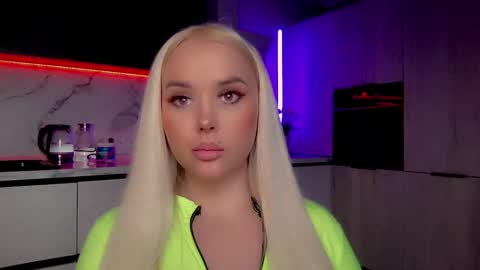 Snapshot of blond_diamond chatting on 01.18.25 Lana online show from 01.18.25