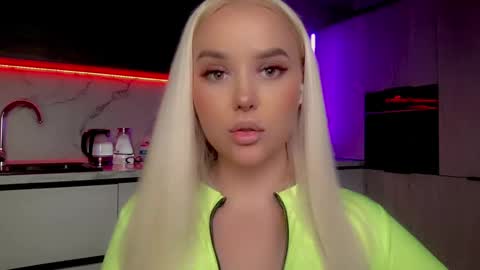 Snapshot of blond_diamond chatting on 01.19.25 Lana online show from 01.19.25