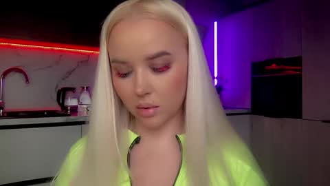 Snapshot of blond_diamond chatting on 01.19.25 Lana online show from 01.19.25