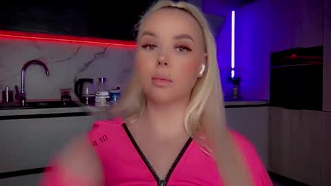 Snapshot of blond_diamond chatting on 01.25.25 Lana online show from 01.25.25