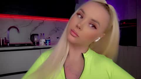 Snapshot of blond_diamond chatting on 01.25.25 Lana online show from 01.25.25