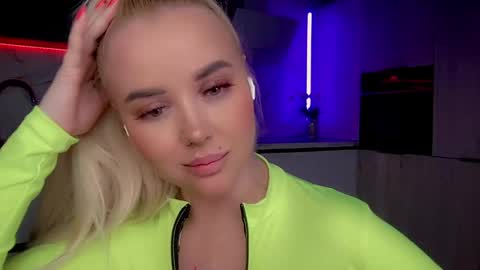 Snapshot of blond_diamond chatting on 01.25.25 Lana online show from 01.25.25