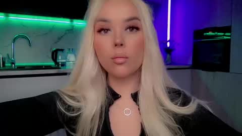 Snapshot of blond_diamond chatting on 02.23.25 Lana online show from 02.23.25