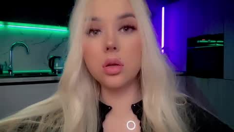 Snapshot of blond_diamond chatting on 02.24.25 Lana online show from 02.24.25
