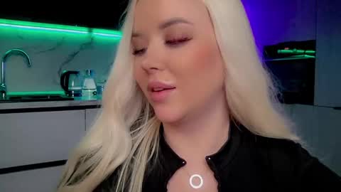 Snapshot of blond_diamond chatting on 02.24.25 Lana online show from 02.24.25