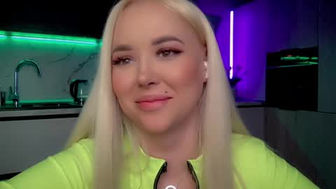 Snapshot of blond_diamond chatting on 03.06.25 Lana online show from 03.06.25