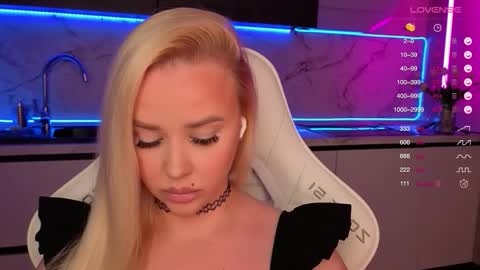 Snapshot of blond_diamond chatting on 09.13.25 Lana online show from 09.13.25