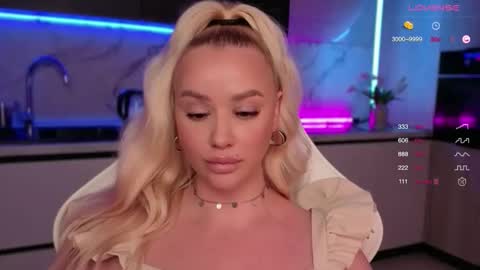 Snapshot of blond_diamond chatting on 09.17.25 Lana online show from 09.17.25