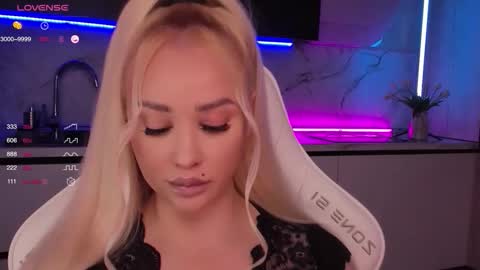 Snapshot of blond_diamond chatting on 10.16.25 Lana online show from 10.16.25