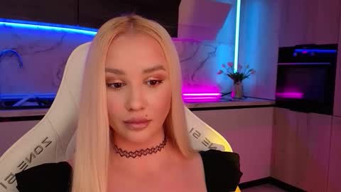 Snapshot of blond_diamond chatting on 10.22.25 Lana online show from 10.22.25