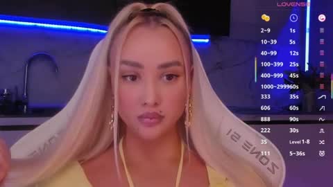 Snapshot of blond_diamond chatting on 06.18.26 Lana online show from 06.18.26