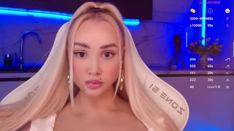 Snapshot of blond_diamond chatting on 07.13.26 Lana online show from 07.13.26