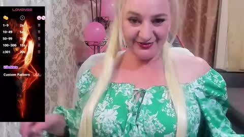 Snapshot of blond_ledi chatting on 03.12.25 blond_ledi online show from 03.12.25