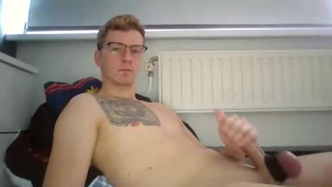 Snapshot of blondapollonl chatting on 12.21.25 Apollo online show from 12.21.25