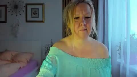 Nicole online show from 02.12.26