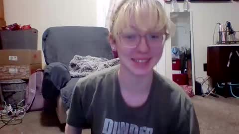 Snapshot of blonde_katie chatting on 01.06.25 Katie online show from 01.06.25