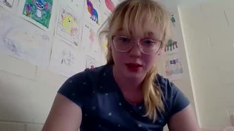 Snapshot of blonde_katie chatting on 03.16.26 Katie online show from 03.16.26