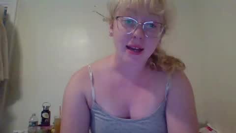 Snapshot of blonde_katie chatting on 07.11.26 Katie online show from 07.11.26