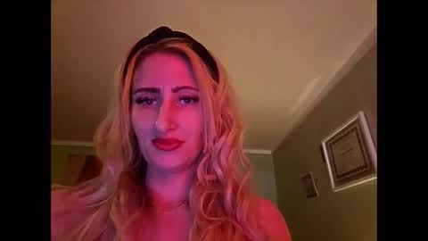 Snapshot of blondebellaaa3 chatting on 12.04.24 Gia  online show from 12.04.24
