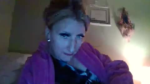 Snapshot of blondebellaaa3 chatting on 12.08.24 Gia  online show from 12.08.24