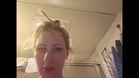 Snapshot of blondebellaaa3 chatting on 01.02.25 Gia  online show from 01.02.25
