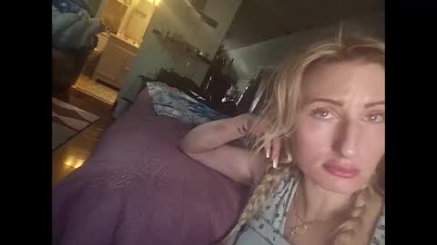Snapshot of blondebellaaa3 chatting on 01.03.25 Gia  online show from 01.03.25
