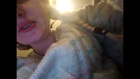 Snapshot of blondebellaaa3 chatting on 01.14.25 Gia  online show from 01.14.25