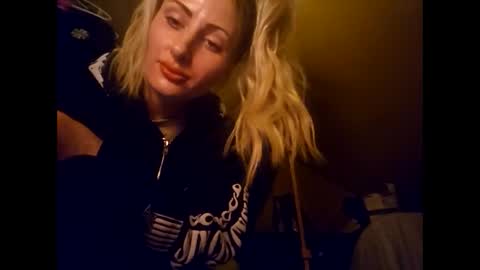 Snapshot of blondebellaaa3 chatting on 01.16.25 Gia  online show from 01.16.25