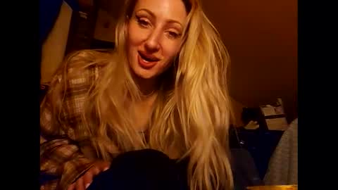 Snapshot of blondebellaaa3 chatting on 01.18.25 Gia  online show from 01.18.25