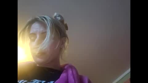 Snapshot of blondebellaaa3 chatting on 01.20.25 Gia  online show from 01.20.25