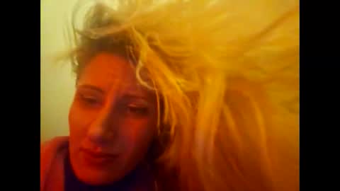 Snapshot of blondebellaaa3 chatting on 01.21.25 Gia  online show from 01.21.25