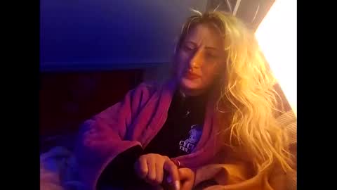 Snapshot of blondebellaaa3 chatting on 01.24.25 Gia  online show from 01.24.25