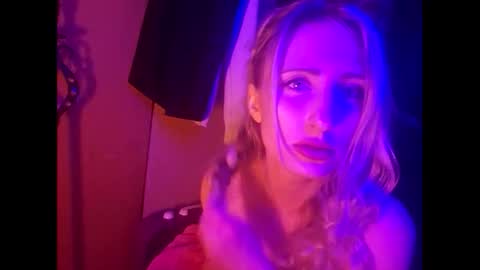 Snapshot of blondebellaaa3 chatting on 02.06.25 Gia  online show from 02.06.25