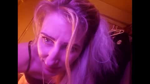 Snapshot of blondebellaaa3 chatting on 02.12.25 Gia  online show from 02.12.25